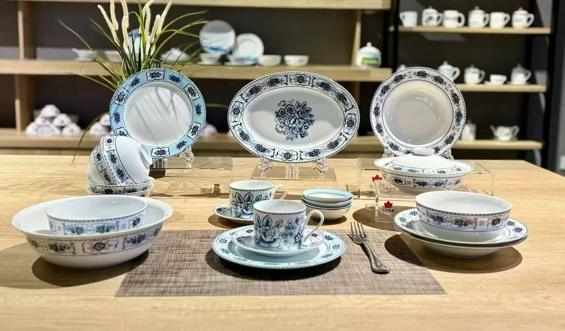 Little Daisy — 26-piece Family Service