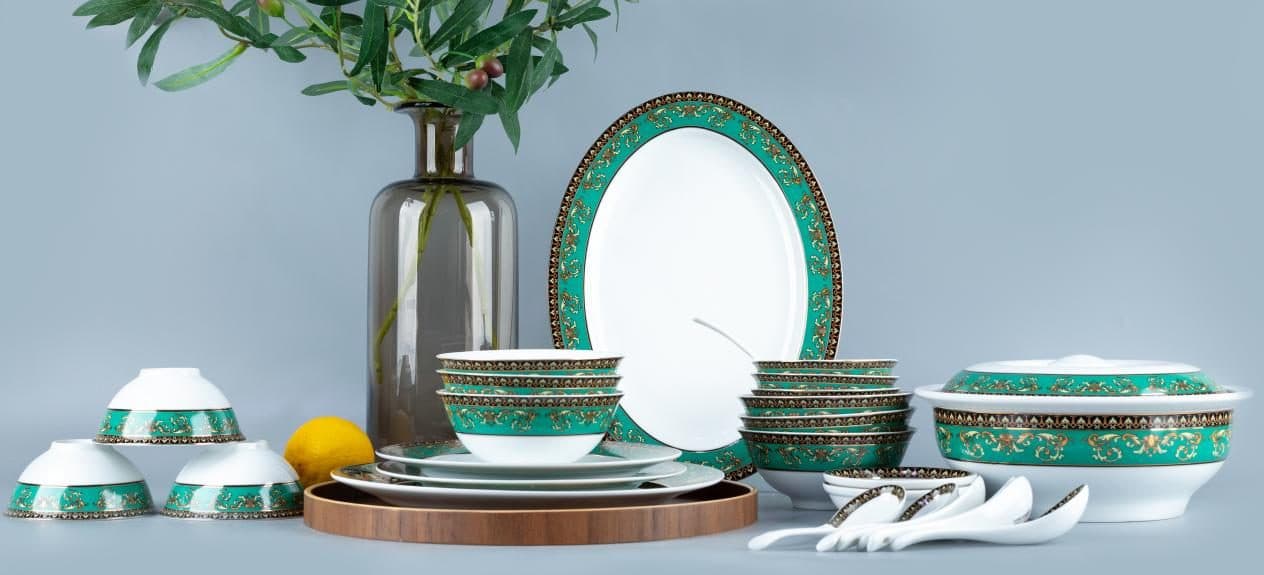 Red Leaf APEC Green Prosperity — a 68-piece Chinese porcelain dinner service