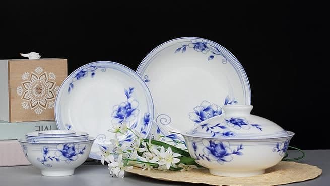 Red Leaf Blue Dream — a 50-piece Chinese porcelain dinner service