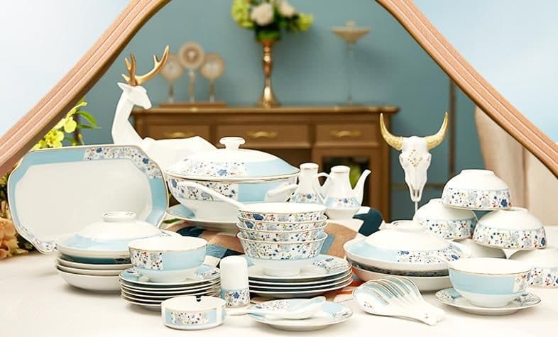 Red Leaf Blue Sea of Flowers — a 46-piece Chinese porcelain dinner service