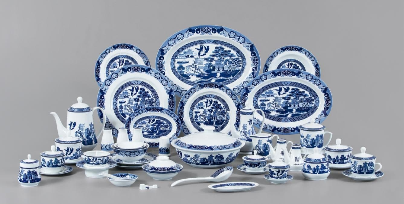 Red Leaf Collector's Edition Classical Garden — a 228-piece Chinese porcelain dinner service