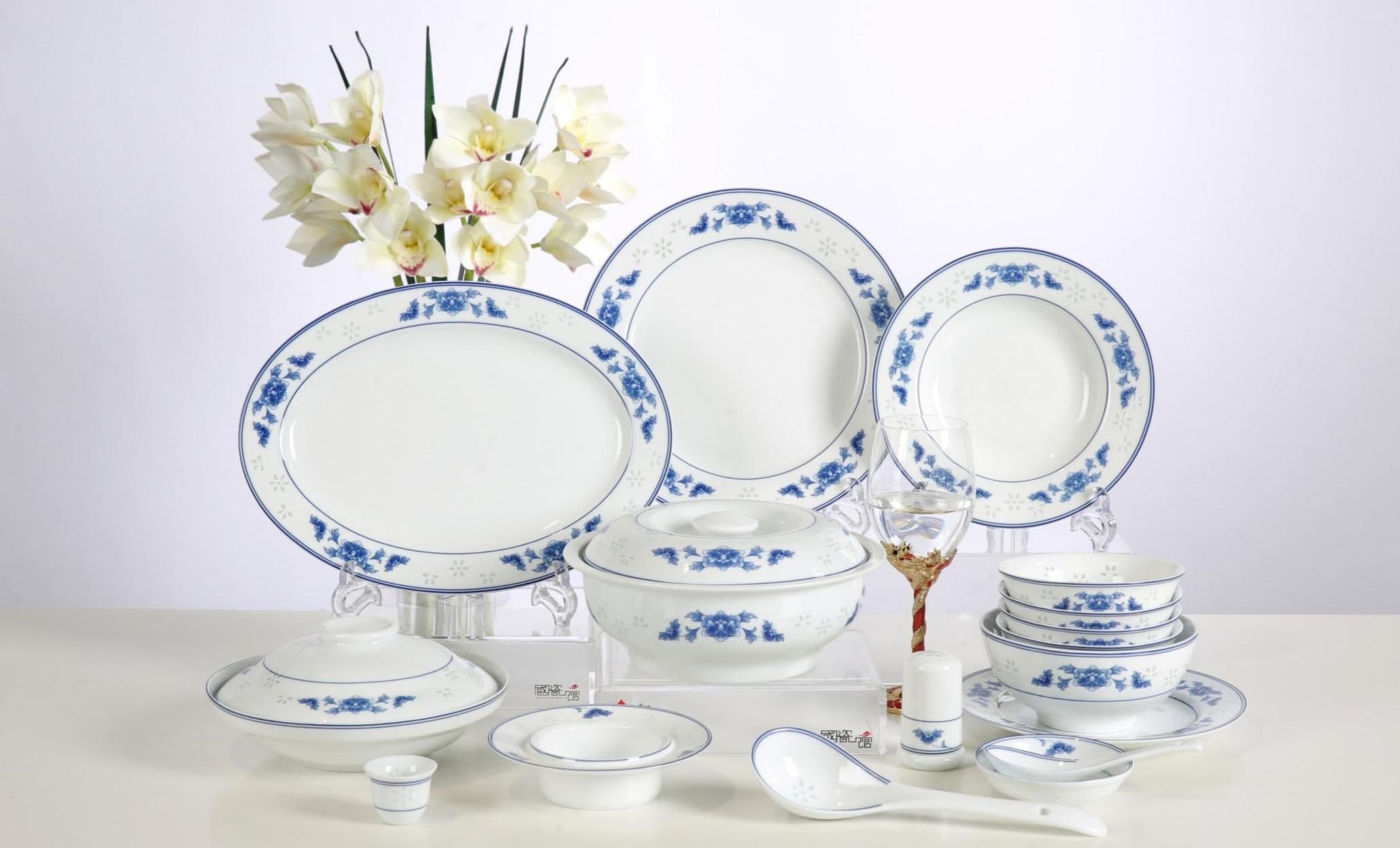 Red Leaf Linglong Emerald Fragrance — a 62-piece Chinese porcelain dinner service