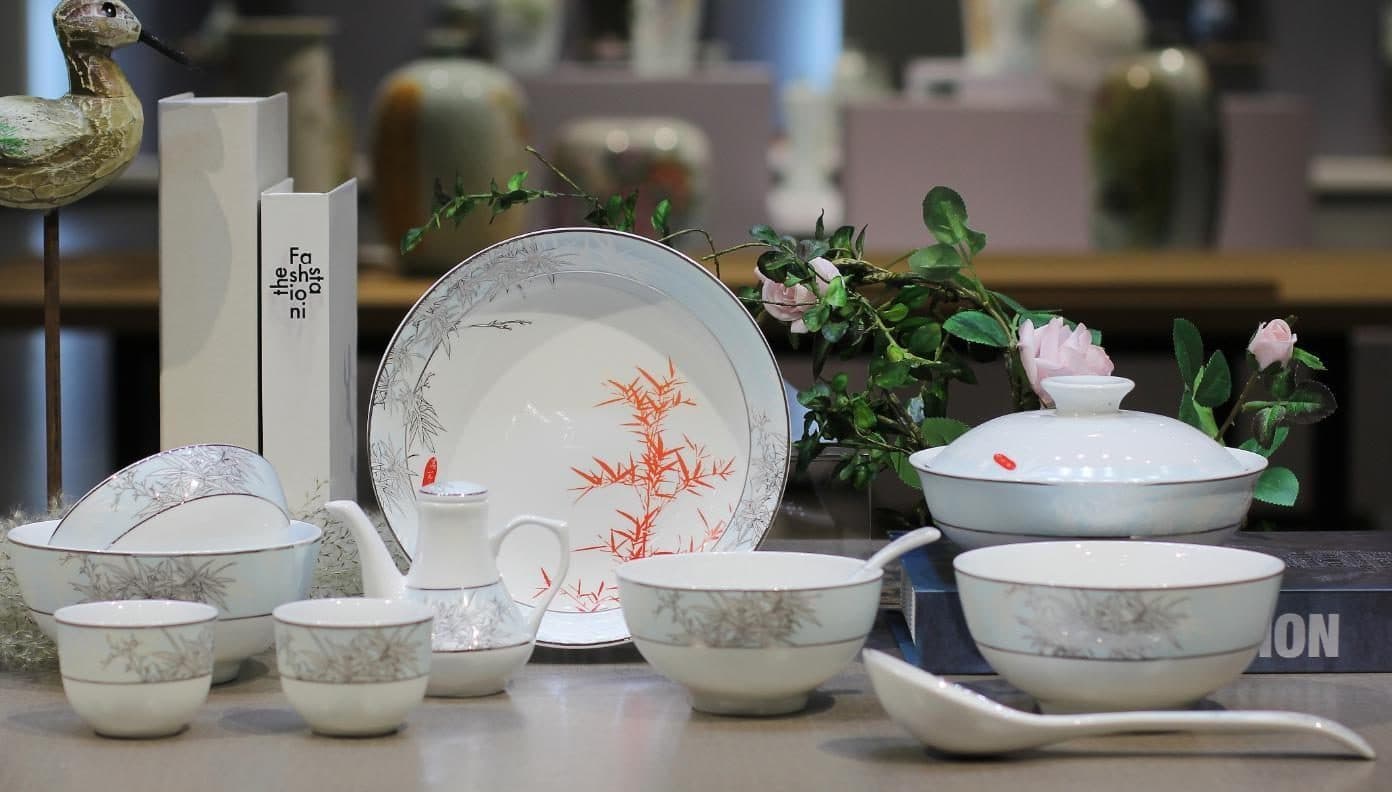 Red Leaf Noble Integrity — a 48-piece Chinese porcelain dinner service