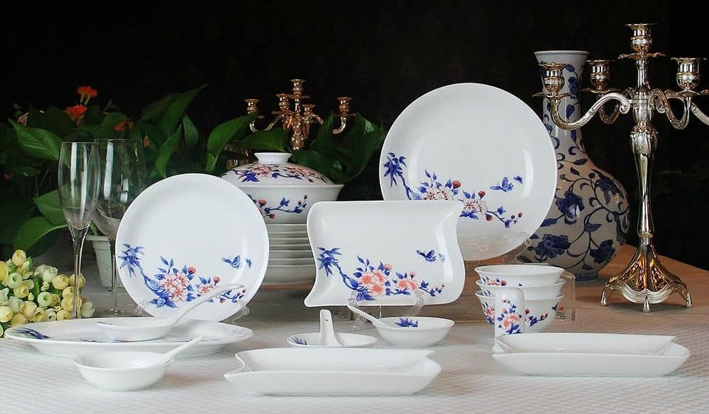 Red Leaf Sky Full of Red — a 50-piece Chinese porcelain dinner service