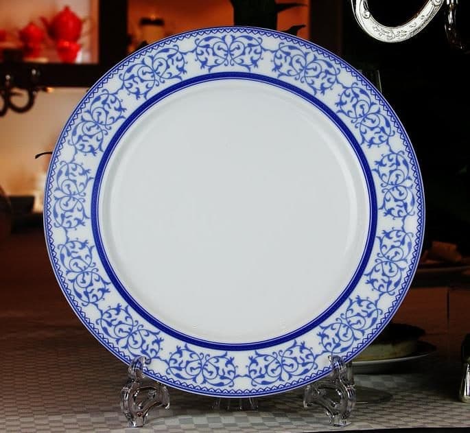 The Red Leaf Spring Blossoms service, 32 pieces of high-fired Jingdezhen porcelain