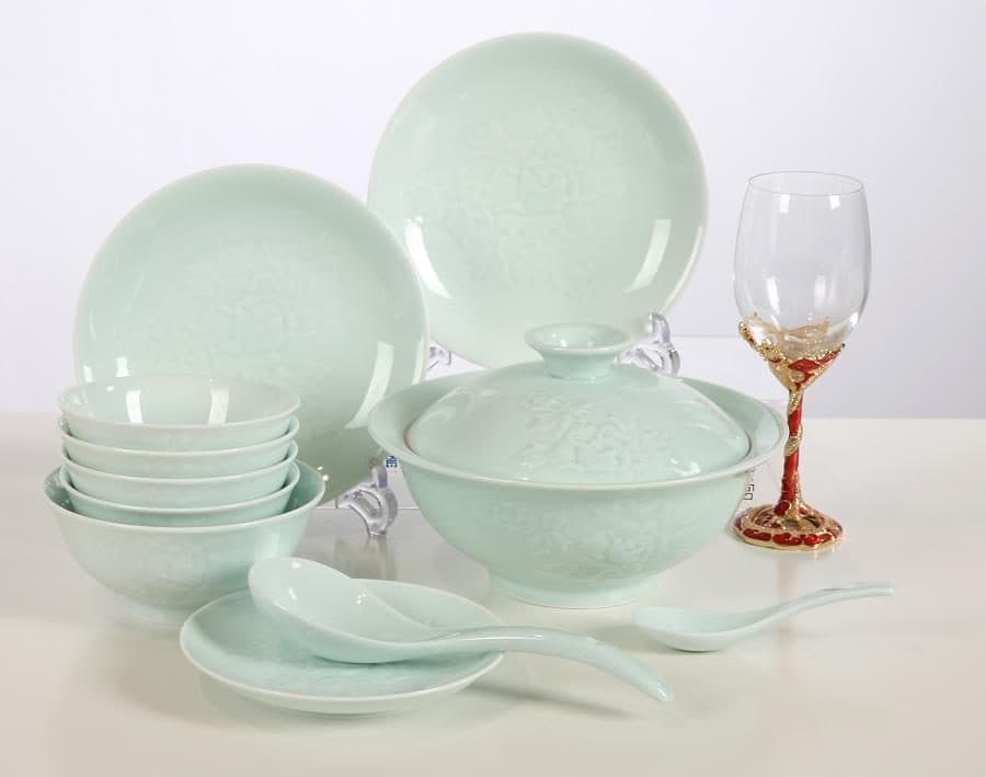 Red Leaf Yingqing Carved Peony — a 32-piece Chinese porcelain dinner service